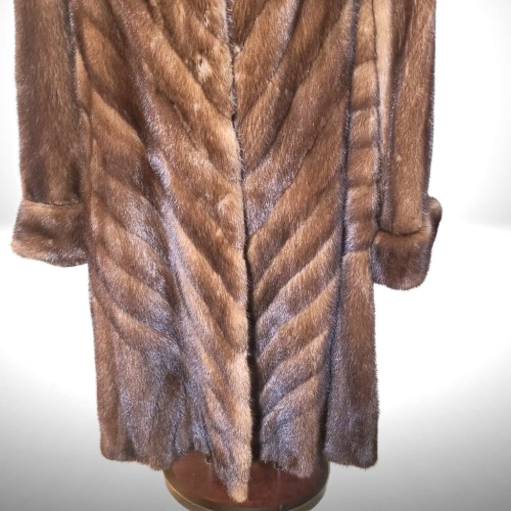 Adriana Furs Genuine Fur Coat – Made in Canada – Size 10–14 (Roomy) – Excellent - Picture 5 of 16